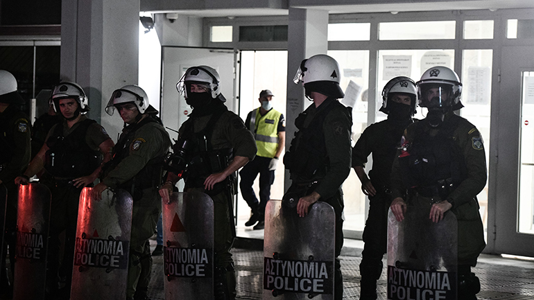 Πέραμα: Ξεσπά η οικογένεια του 20χρονου που έχασε τη ζωή του από πυρά αστυνομικών